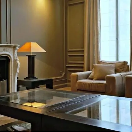 4p Elegant Flat, Vieux Lille, Carpark