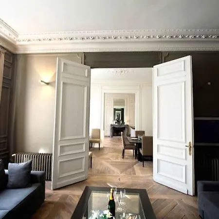 4p Elegant Flat, Vieux Lille, Carpark Apartment *